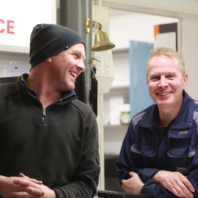 Teamet på Sunds Marin – experter på båtservice, motorer och vinterförvaring i Uddevalla.